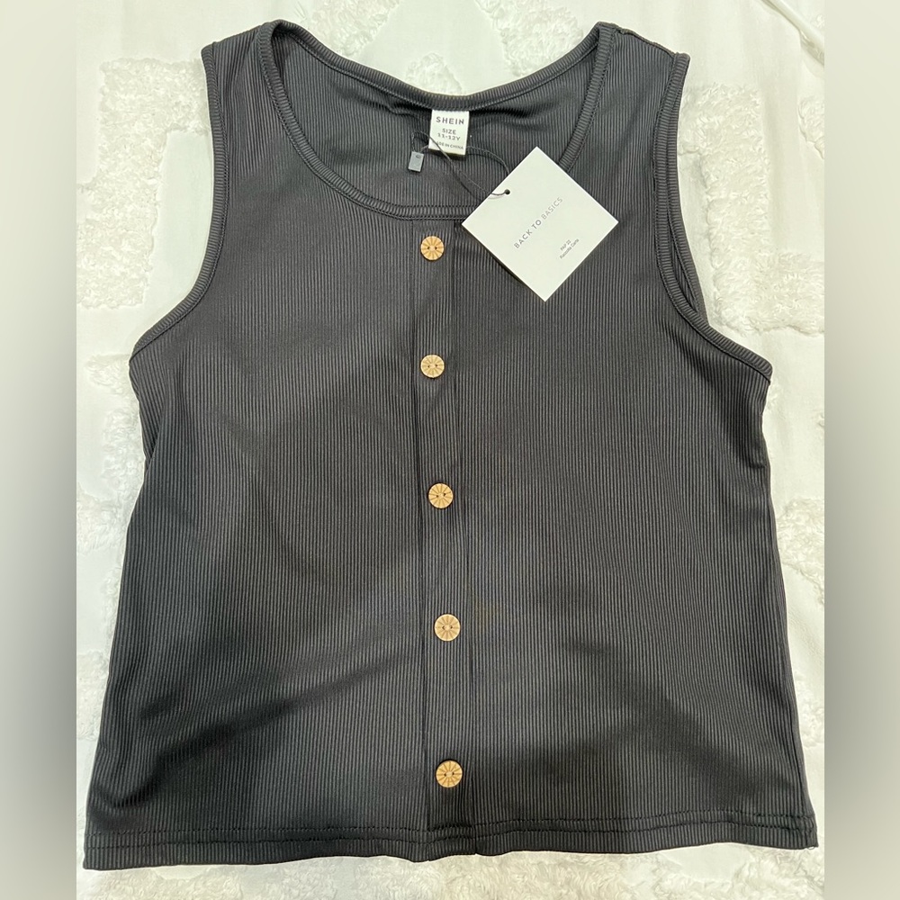 Girls black tank top outfit